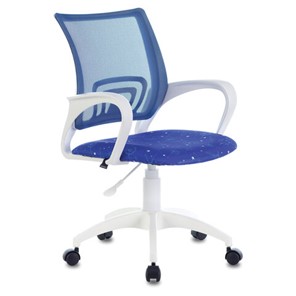 Кресло компьютерное Brabix Fly MG-396W (с подлокотниками, пластик белый, сетка, темно-синее с рисунком "Space") 532405 в Туле
